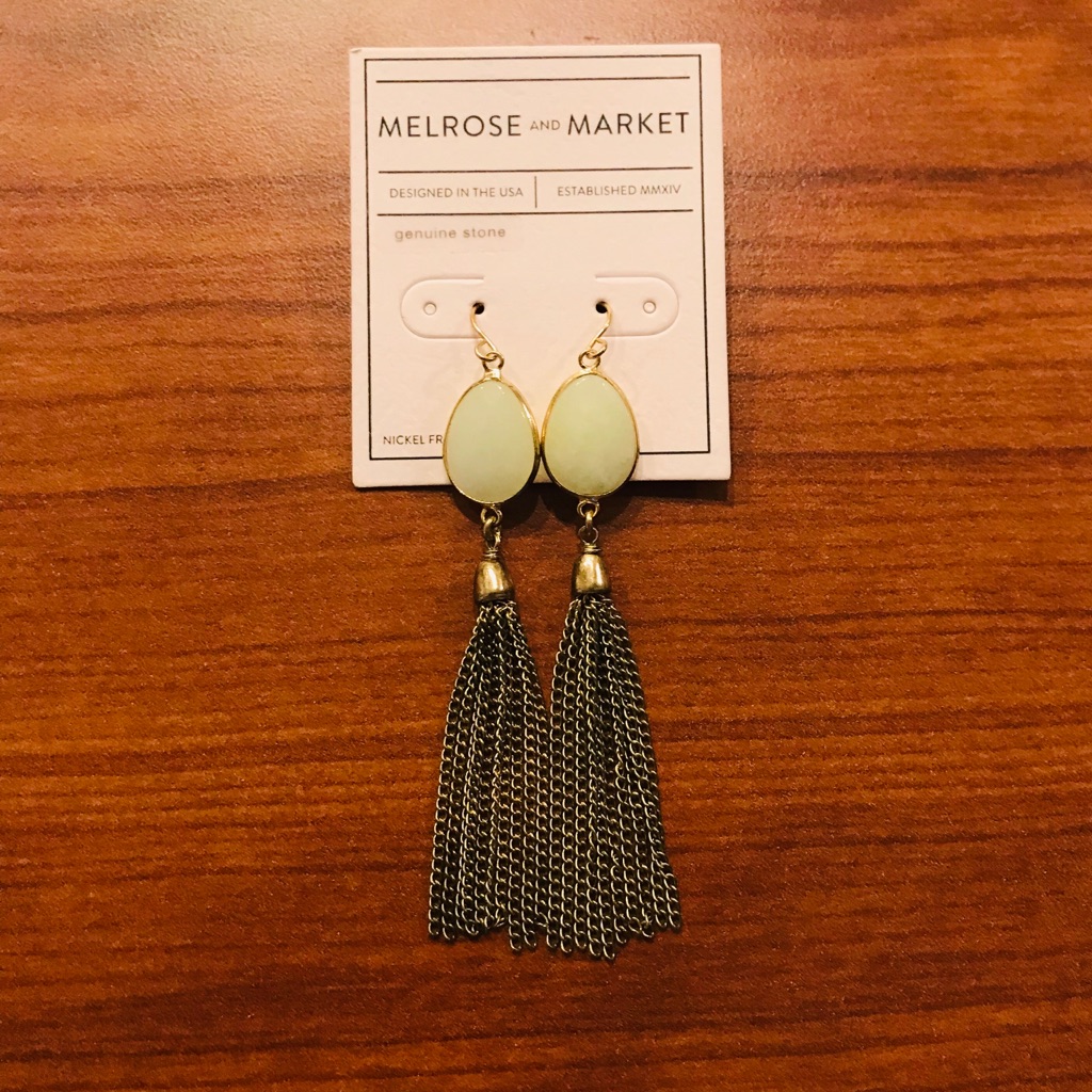 New Green Earrings 7$